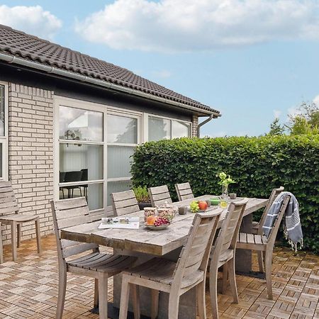 Gorgeous Home In Sunds With Kitchen Exterior foto