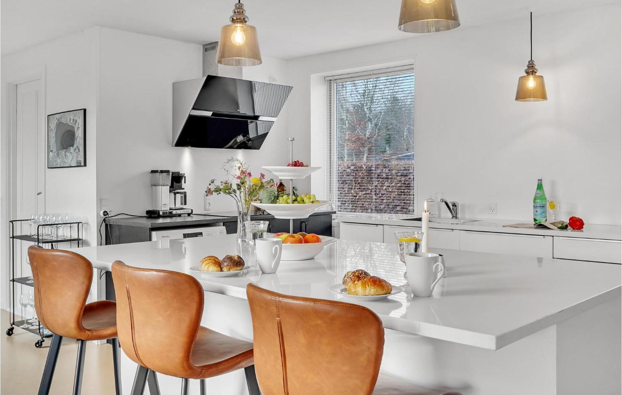 Gorgeous Home In Sunds With Kitchen Exterior foto