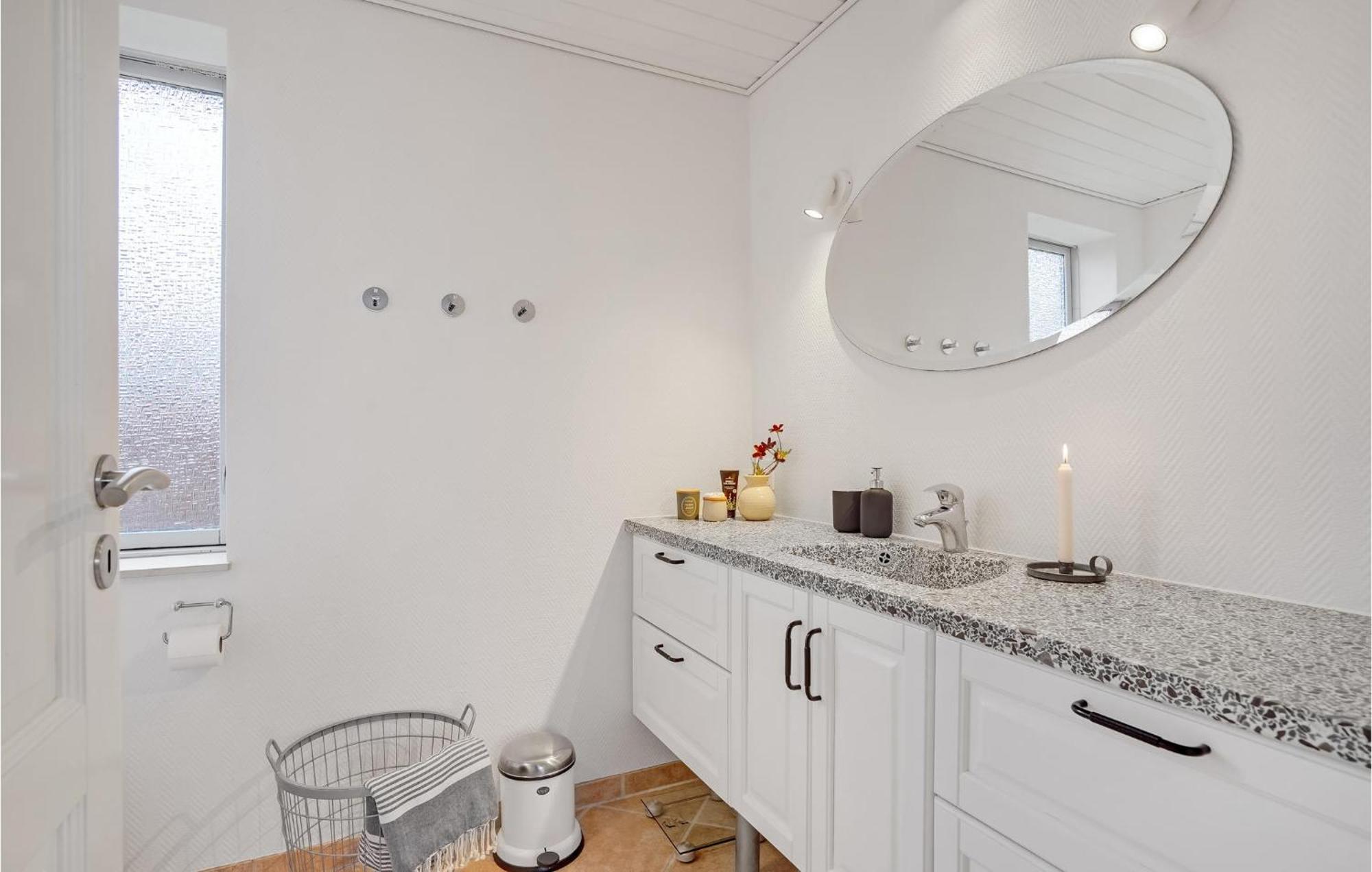 Gorgeous Home In Sunds With Kitchen Exterior foto